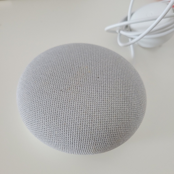 Google Home Mini - Picture 2 of 3